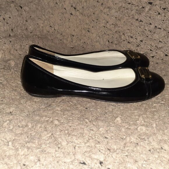 MARC BY MARC JACOBS-Black Patent Ballet Flat/Gold Plaque-Sz 37-Near Mint - Picture 4 of 7
